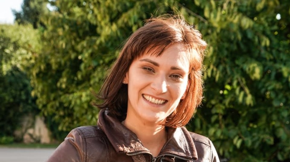 Drsná motorkářka Bára Jánová v seriálu Slunečná